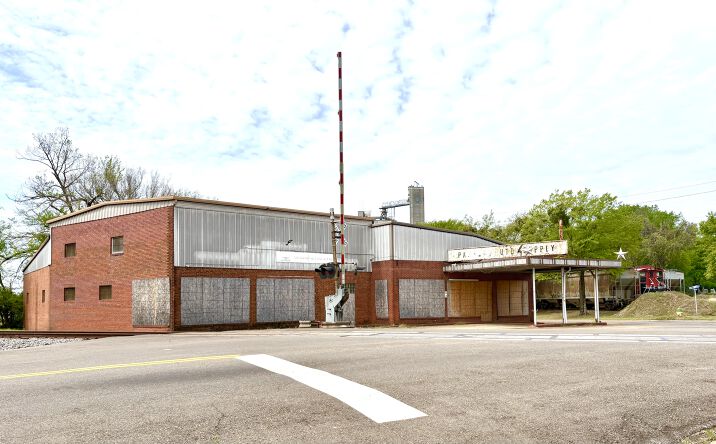 Pictures of Mixed Use, Office, Retail, Special Purpose property located at 204 Quitman St, Pittsburg, TX 75686 for sales - image #1