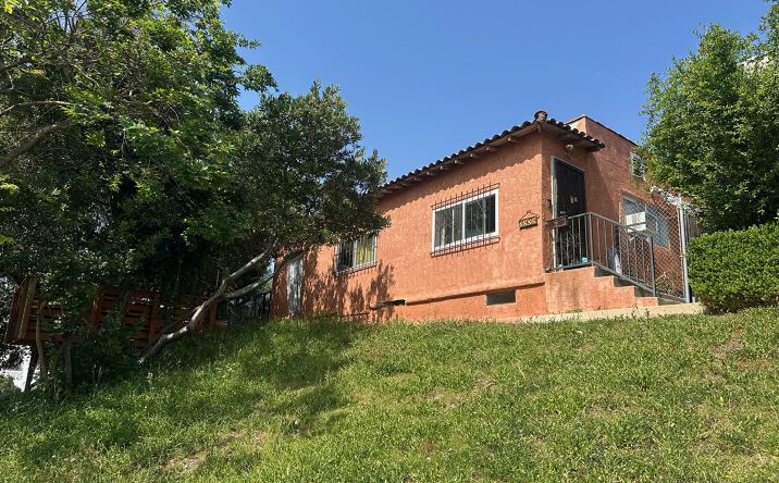 Pictures of Multifamily property located at 3939 W 28th St, Los Angeles, CA 90018 for sales - image #1