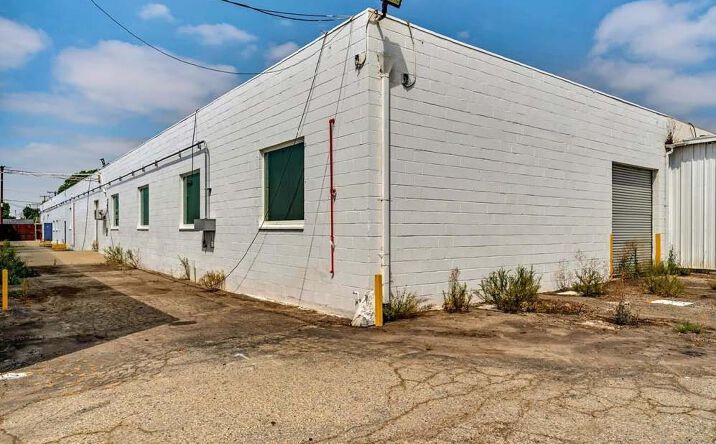 Pictures of Retail property located at 11010-11020 Santa Fe Ave, Lynwood, CA 90262 for sales - image #1