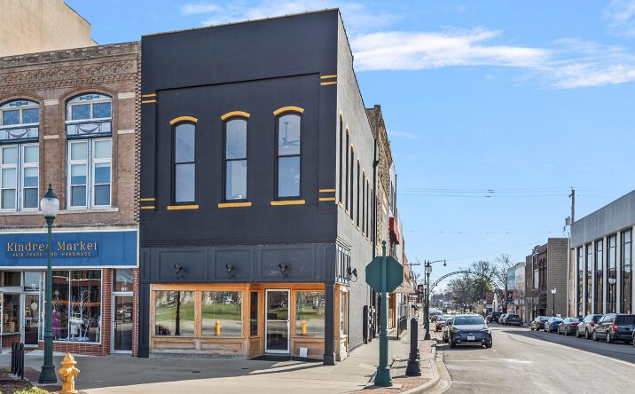 Pictures of Land property located at 74 E CENTRAL PARK Plaza, Jacksonville, IL 62650 for sales - image #1