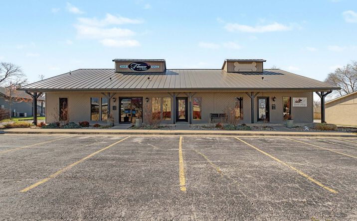 Pictures of Office property located at 1133 NW J St, Bentonville, AR 72712 for sales - image #1