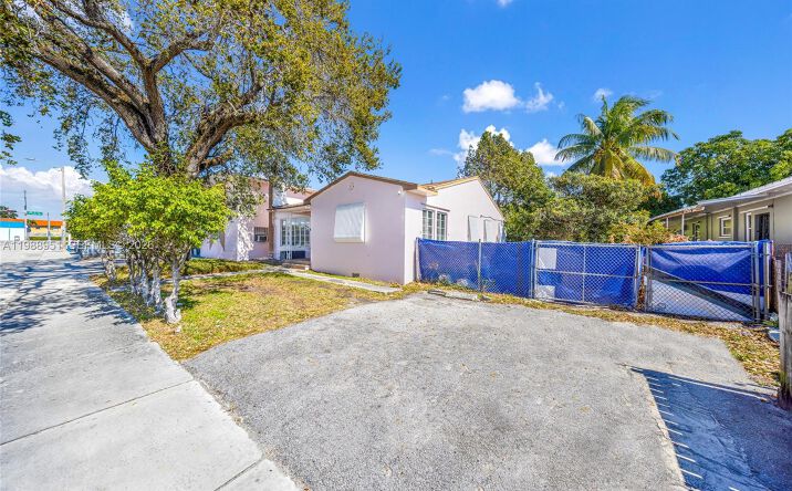 Pictures of Multifamily property located at 605 NW 34th Ave, Miami, FL 33125 for sales - image #1
