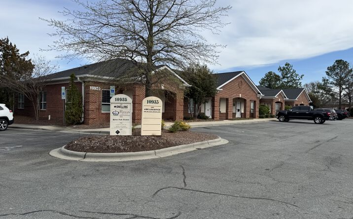 Pictures of Office property located at 10935 Winds Crossing Dr, Charlotte, NC 28273 for sales - image #1