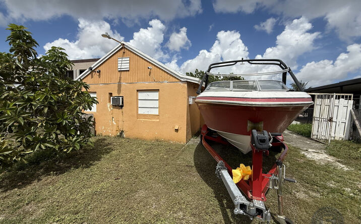 Pictures of Industrial property located at 251 W 27th St, Hialeah, FL 33010 for sales - image #1