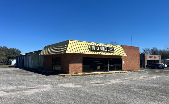 Pictures of Retail property located at 2701 Sylvester Rd, Albany, GA 31705 for sales - image #1