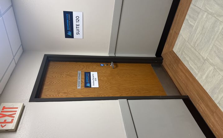Pictures of Office property located at 2301 Lexington Ave, Ashland, KY 41101 for sales - image #1