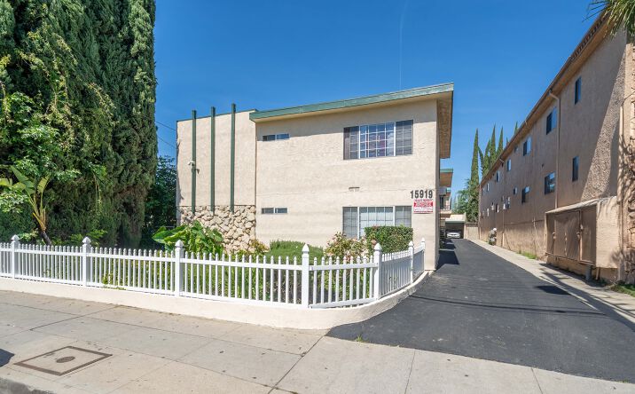 Pictures of Multifamily property located at 15919 Vanowen Street, Van Nuys, CA 91406 for sales - image #1