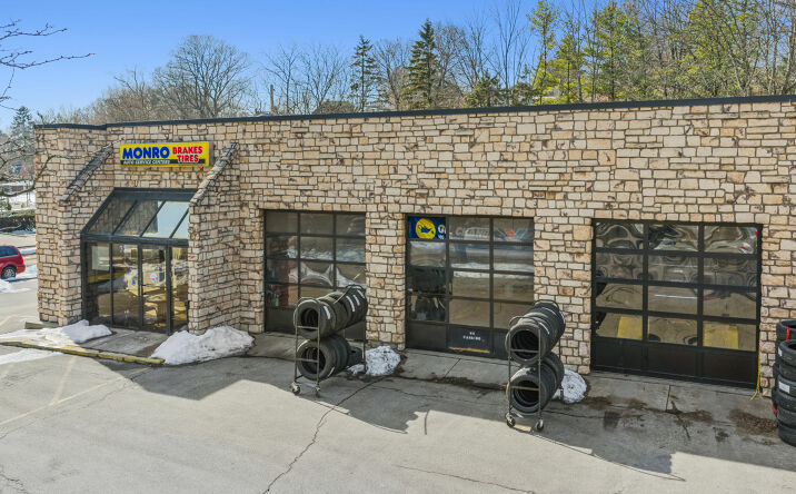 Pictures of Retail property located at 331 Cochran Road, Mt. Lebanon, PA 15228 for sales - image #1