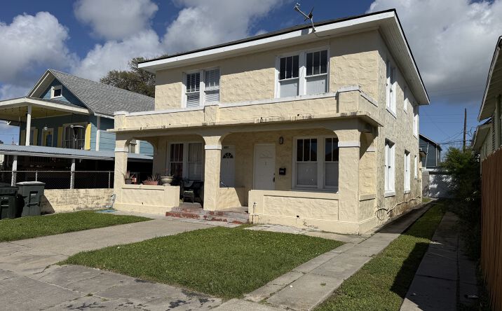image of property at 4715 AVENUE R 1/2 Galveston TX 77551-5627