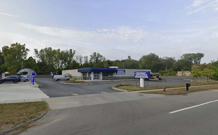 Pictures of Retail property located at 2822 E Maple Rd, Troy, MI 48083 for sales - image #1