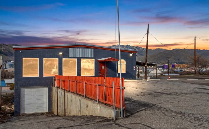 Pictures of Mixed Use property located at 1052 Valley Mall Pkwy, East Wenatchee, WA 98802 for sales - image #1