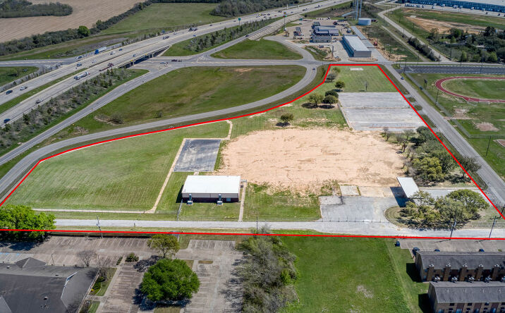 Pictures of Land, Office, Retail property located at 2200 Brazeal St, Waller, TX 77484 for sales - image #1