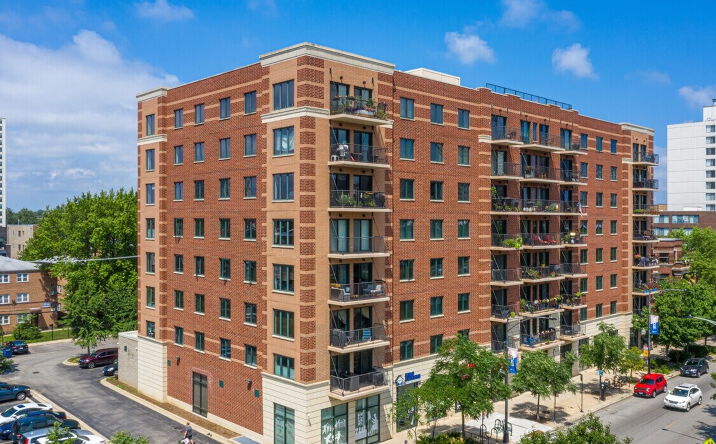 Pictures of Retail property located at 4848 N Sheridan Road, Chicago, IL 60640 for sales - image #1