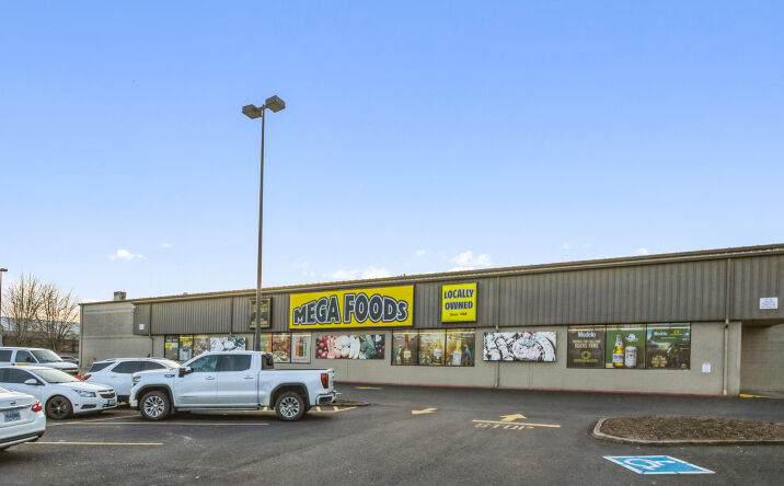 Pictures of Retail property located at 3695 Devonshire Ave NE, Salem, OR 97305 for sales - image #1