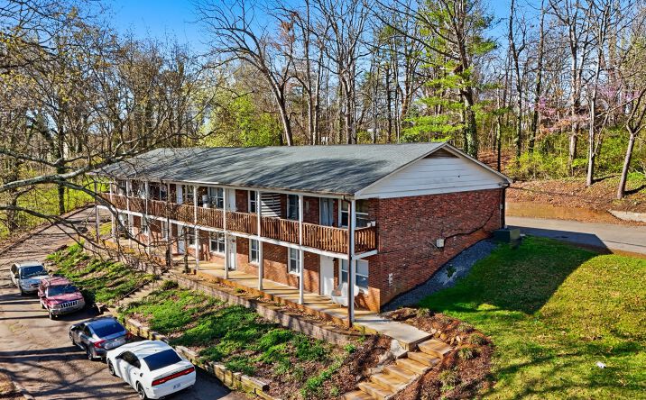 Pictures of Multifamily property located at 1075 7th Ave NW, Hickory, NC 28601 for sales - image #1