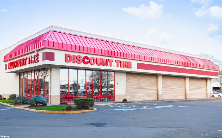 Pictures of Retail property located at 870 NW Eastman Pkwy, Gresham, OR 97030 for sales - image #1