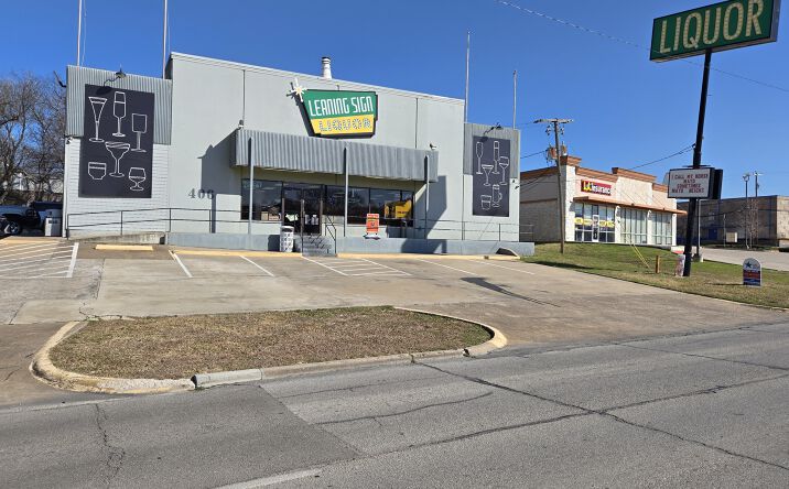 Pictures of Mixed Use, Retail property located at 406 N Carrier Pkwy, Grand Prairie, TX 75050 for sales - image #1