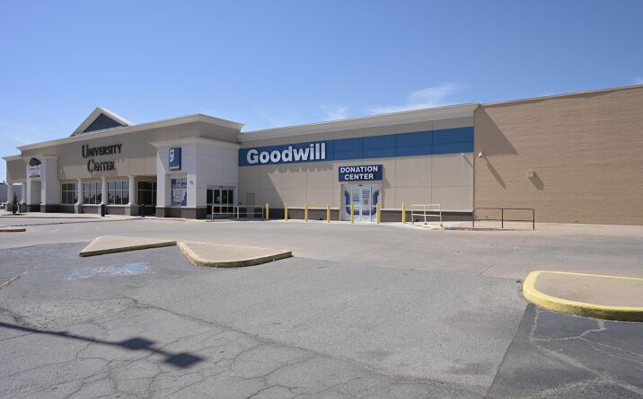 Pictures of Retail property located at 2808 N 14th St, Ponca City, OK 74601 for sales - image #1