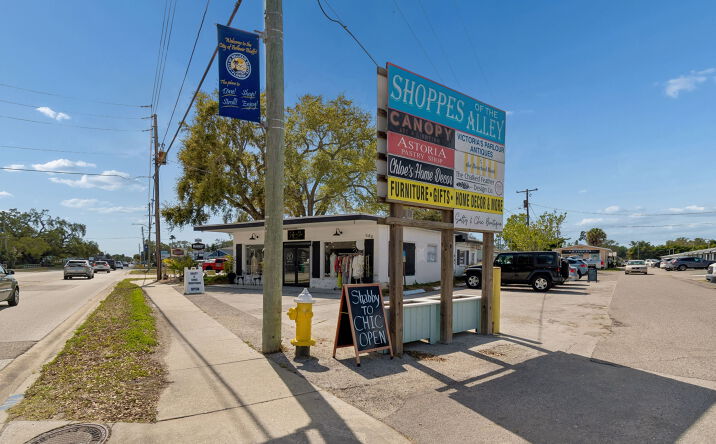 Pictures of Retail property located at 580 Indian Rocks Rd N, Belleair Bluffs, FL 33770 for sales - image #1