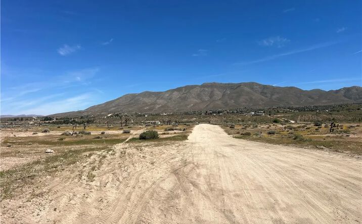 Pictures of Land property located at 7805 Deep Creek, Apple Valley, CA 92308 for sales - image #1