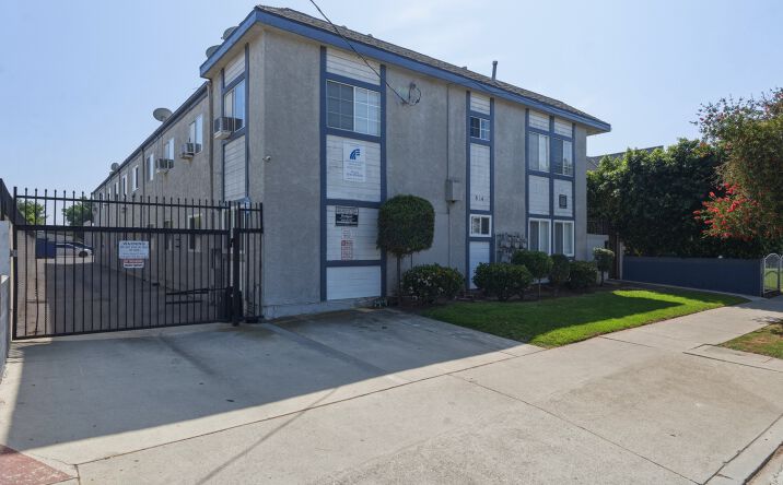 Pictures of Multifamily property located at 814 W Redondo Beach Blvd, Gardena, CA 90247 for sales - image #1