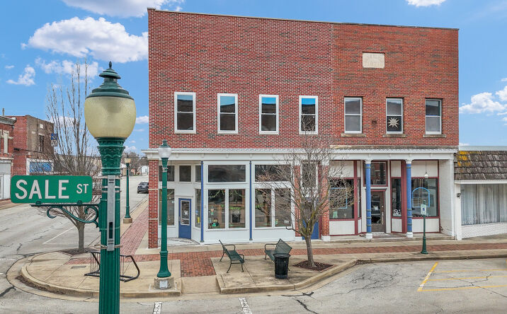 Pictures of Retail property located at 101 W Sale St, Tuscola, IL 61953 for sales - image #1