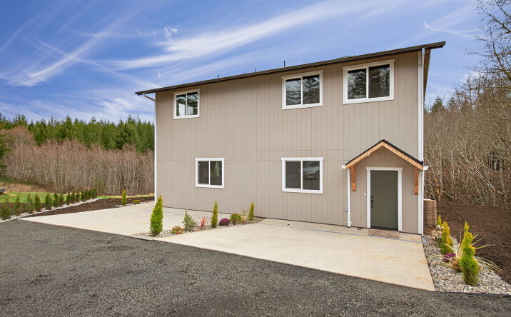 Pictures of Multifamily property located at 11 Sun Crst Ln, Cathlamet, WA 98612 for sales - image #1