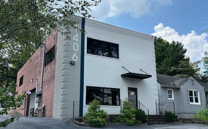 Pictures of Office property located at 1406 Woodmont Ln, Atlanta, GA 30318 for sales - image #1