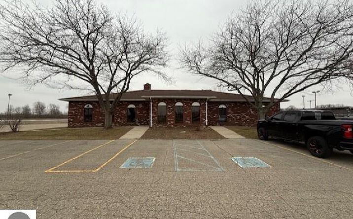 Pictures of Retail property located at 5556 M-21, St Johns, MI 48879 for sales - image #1