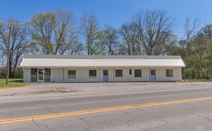 Pictures of Mixed Use property located at 2506 Buffalo Rd, Lawrenceburg, TN 38464 for sales - image #1
