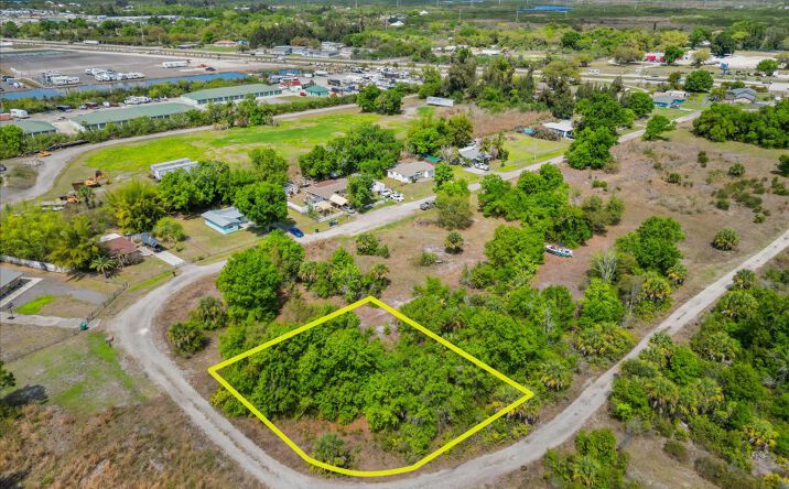 Pictures of Land property located at 2107 Pinegrove Cir W, Punta Gorda, FL 33982 for sales - image #1