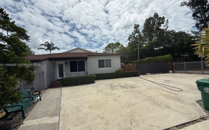 Pictures of Multifamily property located at 2893 SW 32nd Ct, Coconut Grove, FL 33133 for sales - image #1