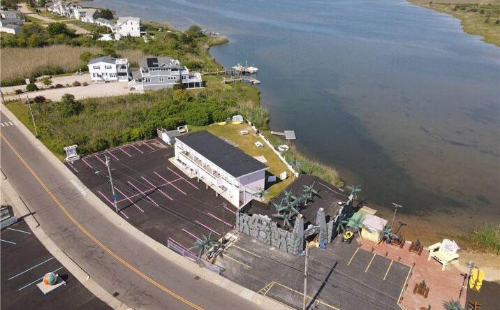 Pictures of Hospitality property located at 19 Winnapaug Road, Westerly, RI 02891 for sales - image #1