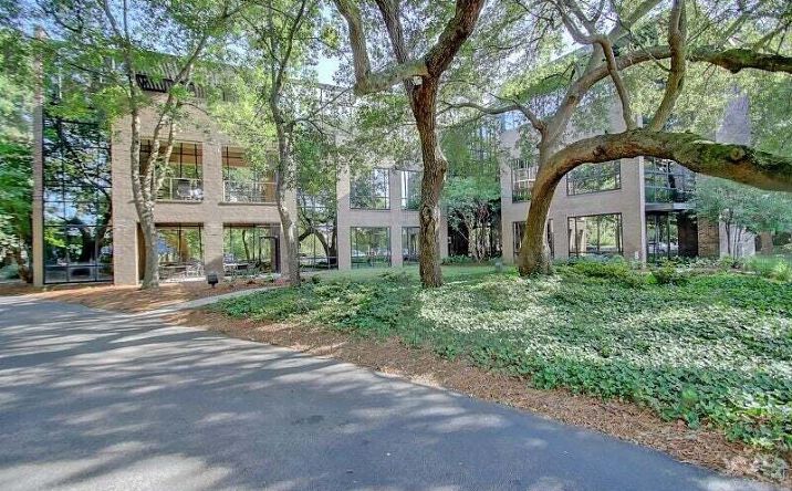 Pictures of Office property located at 710 Johnnie Dodds Boulevard Ste 100, Mount Pleasant, SC 29464 for sales - image #1
