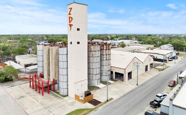 Pictures of Industrial property located at 1127 N Bowie St, Seguin, TX 78155 for sales - image #1