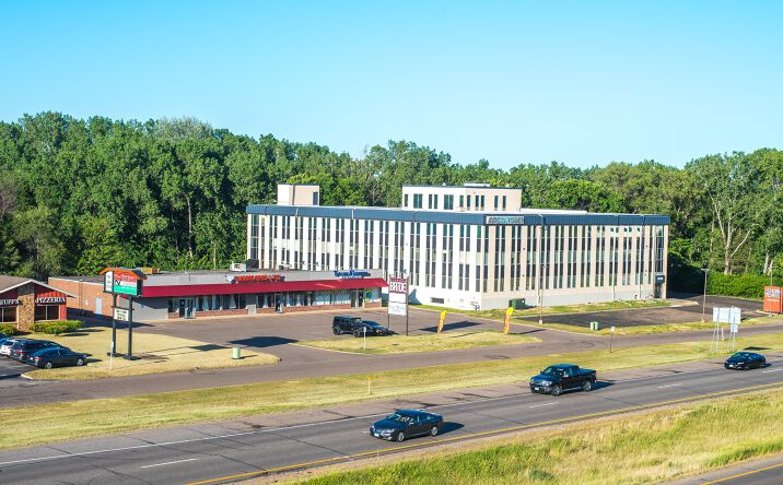 Pictures of Retail property located at 10730 Hwy 55, Plymouth, MN 55441 for sales - image #1