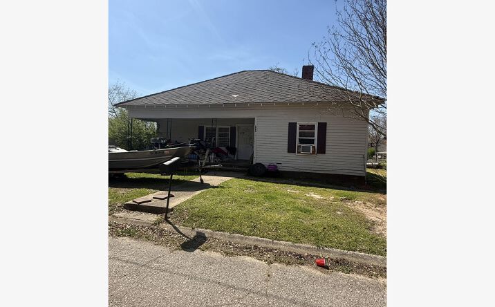 Pictures of Multifamily property located at 709 Franklin St, Roanoke, AL 36274 for sales - image #1