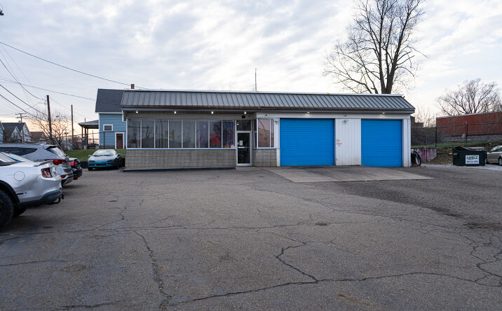 Pictures of Retail property located at 2203 Navarre Rd SW, Canton, OH 44706 for sales - image #1