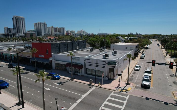 Pictures of Retail property located at 300 Seabreeze Blvd, Daytona Beach, FL 32118 for sales - image #1