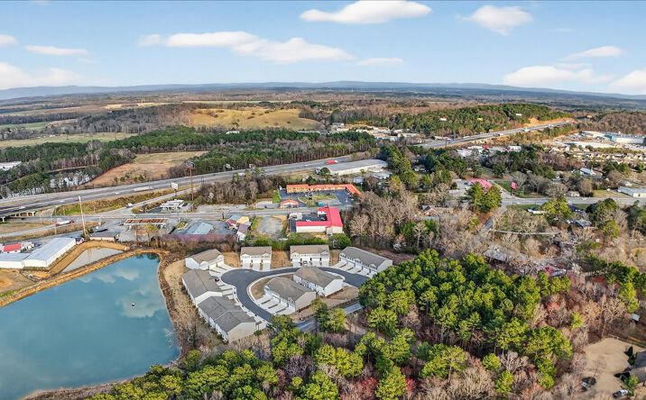 Pictures of Multifamily property located at 142 Brexley Dr, Calhoun, GA 30701 for sales - image #1