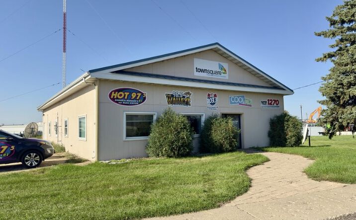 Pictures of Office property located at 4303 Memorial Hwy, Mandan, ND 58554 for sales - image #1