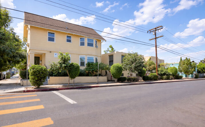 Pictures of Multifamily property located at 2942 W 12th St, Los Angeles, CA 90006 for sales - image #1
