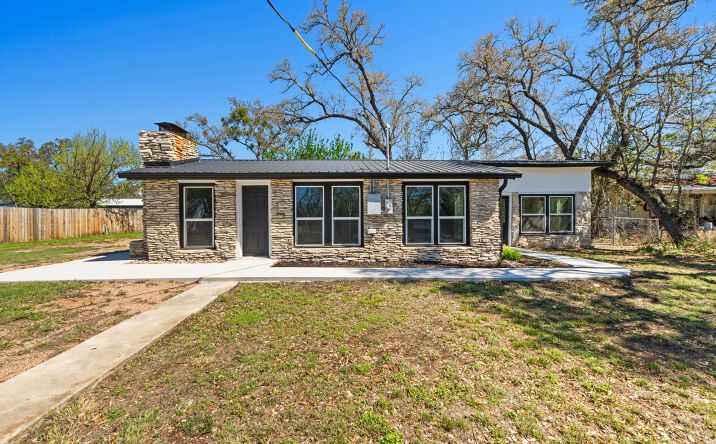 Pictures of Office property located at 201 County Rd 279, Liberty Hill, TX 78642 for sales - image #1