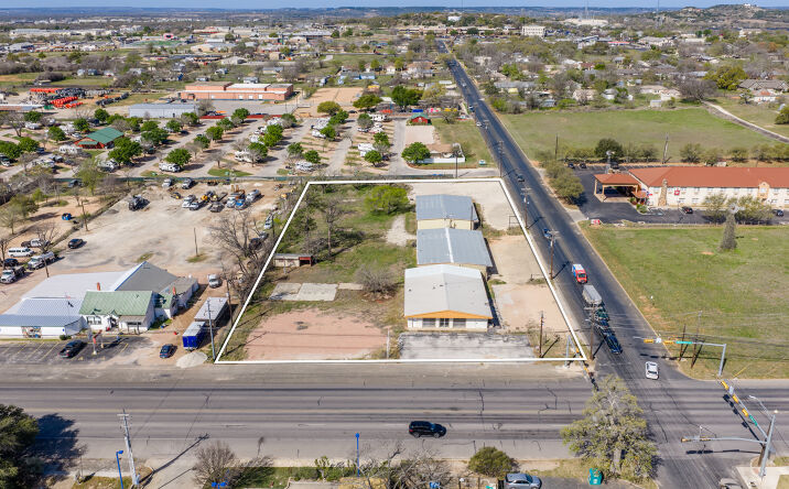 Pictures of Mixed Use property located at 702 S Washington St, Fredericksburg, TX 78624 for sales - image #1