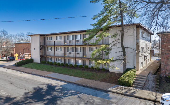 Pictures of Multifamily property located at 3704 Greenwood Blvd, Maplewood, MO 63143 for sales - image #1