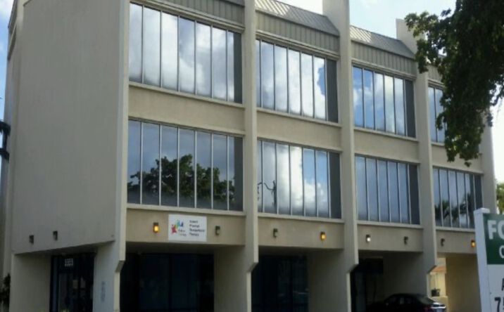 Pictures of Office property located at 5555 Hollywood Blvd, Hollywood, FL 33021 for sales - image #1