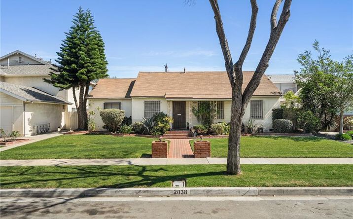 Pictures of Multifamily property located at 2038 San Anseline, Long Beach, CA 90815 for sales - image #1