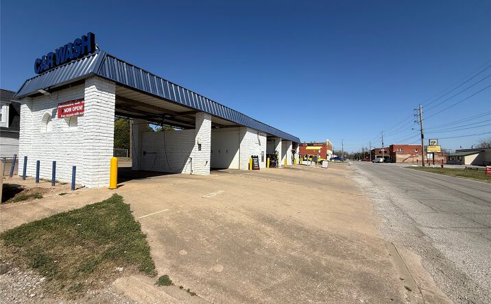 Pictures of Retail property located at 200 S Muskogee Avenue, Okmulgee, OK 74447 for sales - image #1