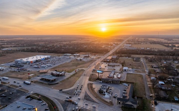 Pictures of Retail property located at 1516 W 51 Highway, Wagoner, OK 74467 for sales - image #1