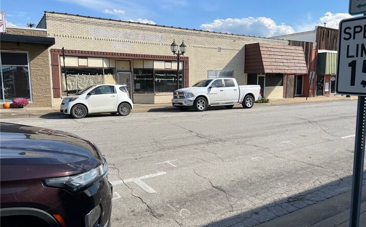 Pictures of Office, Retail property located at 208/210 S Maple Street, Eldon, MO 65026 for sales - image #1
